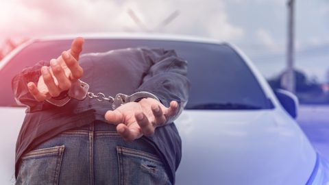 „Ha hívod a rendőrséget, elvágom a nyakad!”