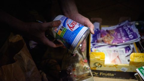 „Az első kukázásom óta nem vettem semmilyen élelmiszert” – mondja a kukabúvárnak álló egykori bolti eladó