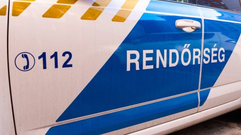 Olyat behúzott egy apa a 13 éves fiába szerelmes férfinek, hogy az életveszélyes sérüléseket szenvedett