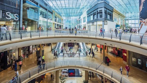 A vásárlók szeme láttára zuhant a mélybe egy férfi a birminghami bevásárlóközpontban
