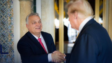 Orbán meglátogatta Trumpot Mar-a-Lagón, ott volt Elon Musk is