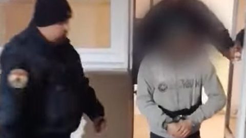 Három 12-13 éves lányt is megrontott a Duna parton és a játszótér mögötti füves területen egy férfi