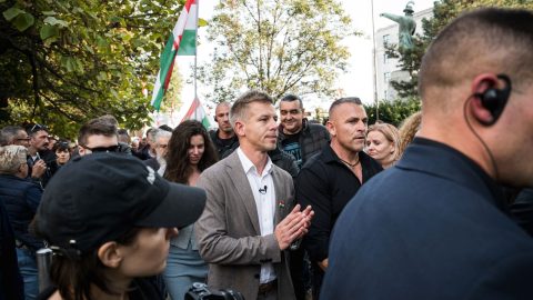 Magyar Péter: Orbán Viktor eljutott a templomtól a kocsmáig