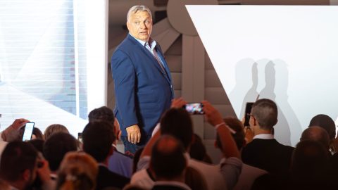 Orbán Viktor adventi üzenete: Indul a verkli – Magyar Péter gyermekotthonba menne