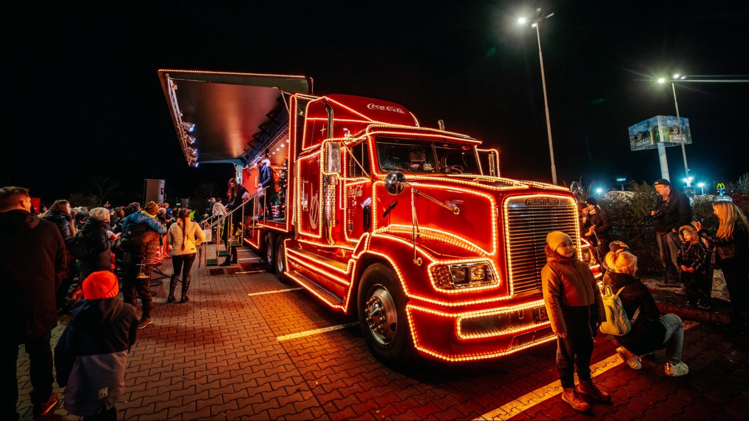 2018 után újra Magyarországon van a Coca-Cola karácsonyi kamionja – itt ...