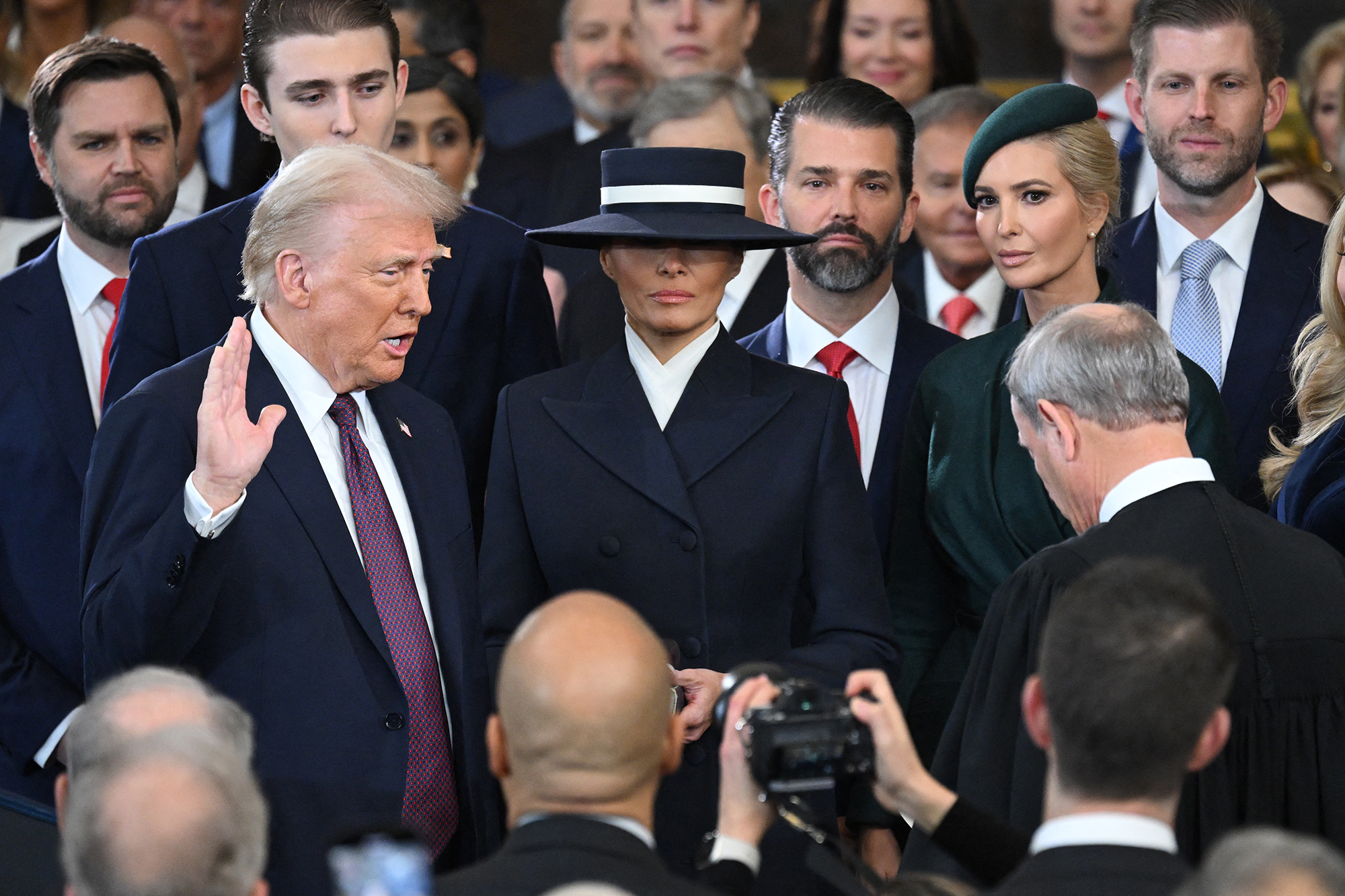 Donald Trump letette a hivatali esküt, majd szükségállapotot hirdetett a déli határnál 1