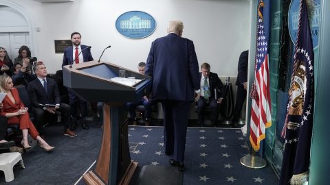 Bident és Obamát hibáztatta Trump a csütörtöki légi katasztrófáért