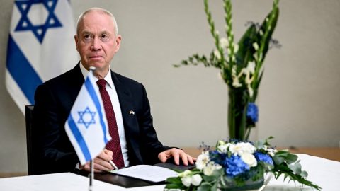 Visszavonul Joáv Galant