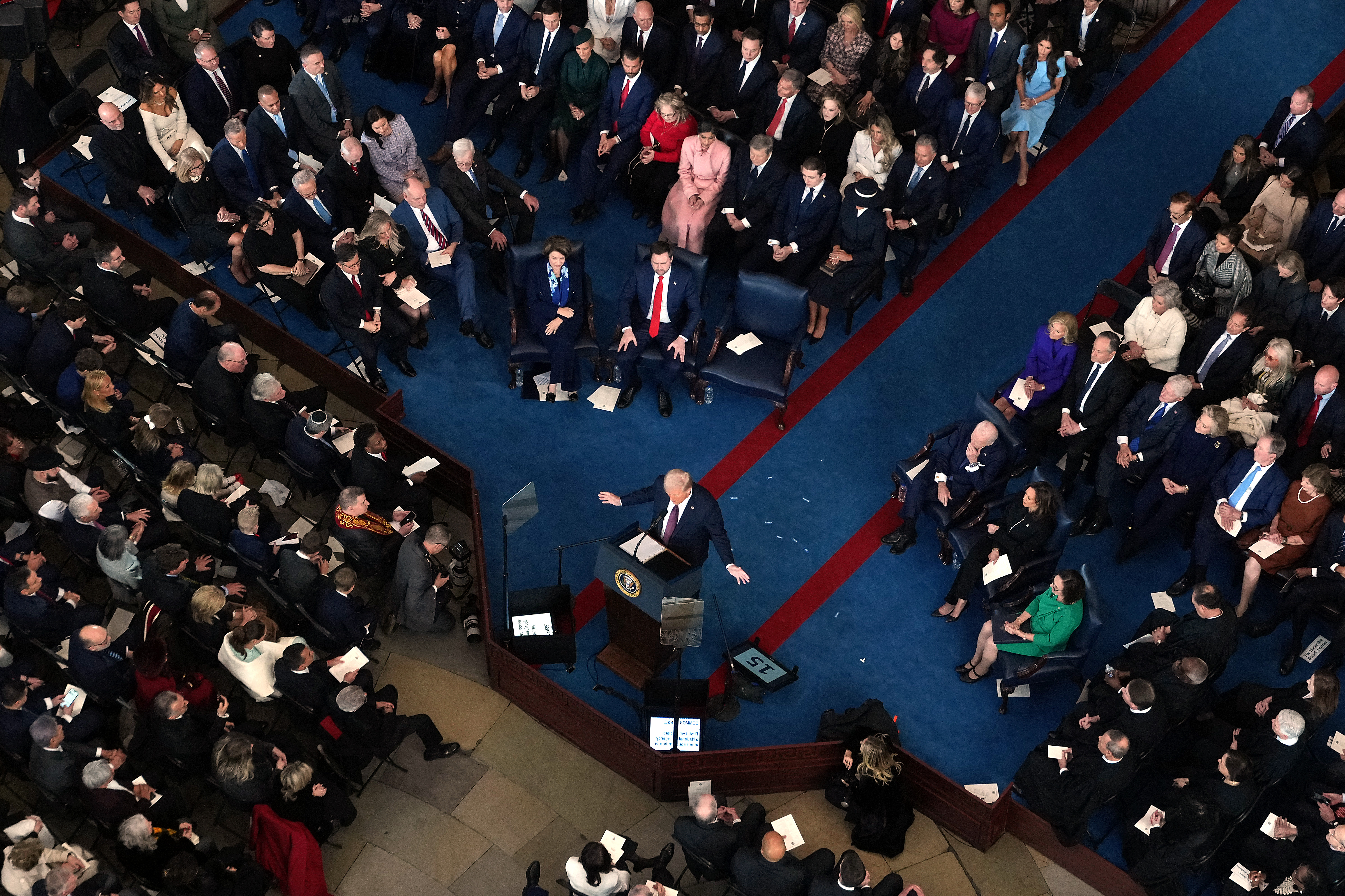 Donald Trump letette a hivatali esküt, majd szükségállapotot hirdetett a déli határnál 1