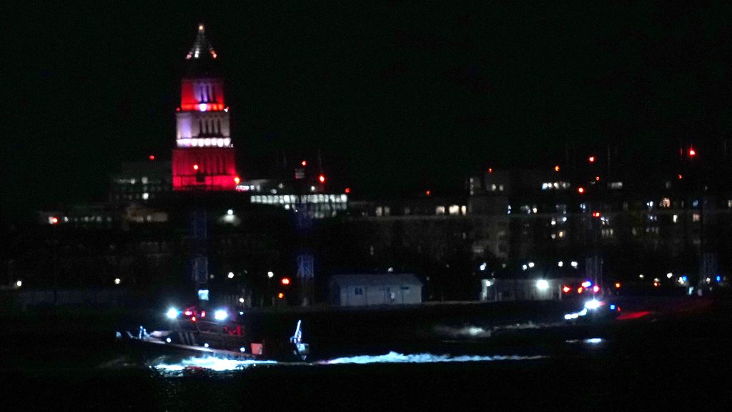 Összeütközött egy utasszállító repülőgép és egy katonai helikopter Washington belvárosának közelében