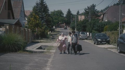 „Boldogok, hogy én látok nekik” – ő a vak szülei szeme, csak épp rajta nem segít senki