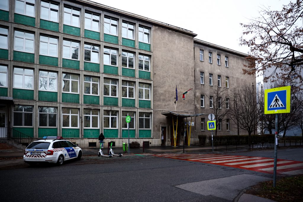Több száz iskolában volt bombariadó országszerte, ugyanazt a fenyegető levelet kapták az intézmények 1