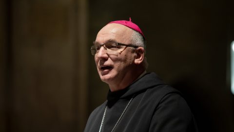 Gyermekvédelemről is szó volt a pannonhalmi főapát és Ferenc pápa találkozóján