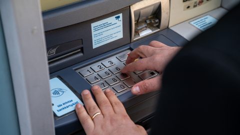 Látványosan nő az ATM-es pénzbefizetések száma