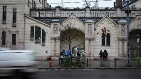 Már 268 iskola kapott bombafenyegetést országszerte, ebből 245 budapesti – az Interpol is beszállhat a nyomozásba