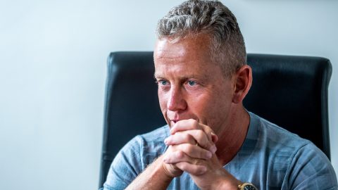 „Nem ment akkorát, mint Bindzsisztán, de jólesik az ezüstérem is” – Schobert Norbi azzal büszkélkedett, hányszor nézték meg egy posztját