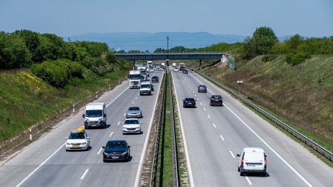 Pár nap, és büntetnek a 2024-es autópálya-matricákért