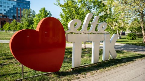 Drasztikusan csökken az állami finanszírozású helyek száma az egyetemeken