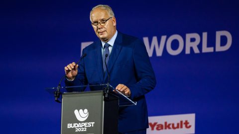 Az úszóelnök írt egy levelet Orbán Viktornak, amivel több helyen kihúzta a gyufát