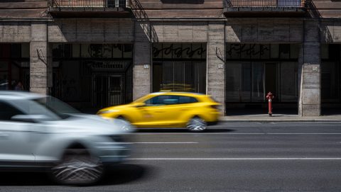 Feltételesen szabadlábon lévő taxisokat fogott a rendőrség Budapesten