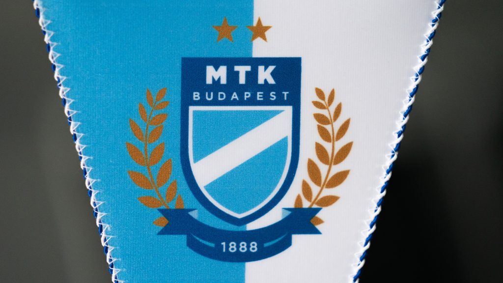 Fél évig nem dolgozhat utánpótláskorú versenyzőkkel a tanítványát pofon ütő karateedző