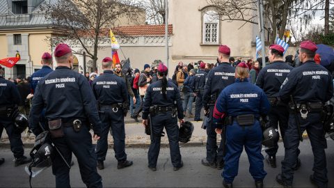 Kitörés napja: Drónokkal, kutyákkal és kamerákkal készül a rendőrség