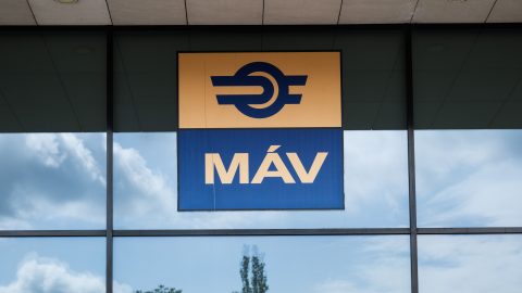 5 milliárd forinttal tartoznak a bliccelők a MÁV-nak