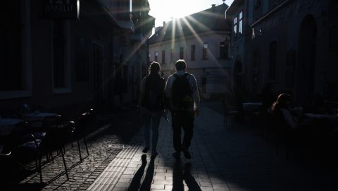 Marad az enyhe, napos idő
