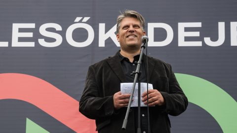 Bruti Tisza Szigetet alapított