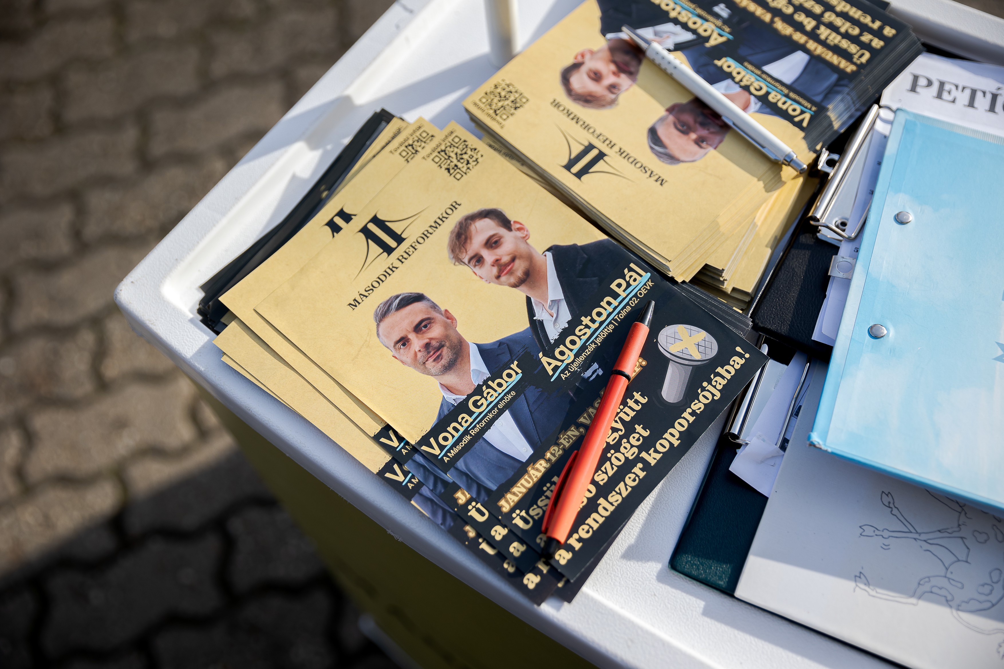„Dőlnek össze a házak, állva lehet szarni a gazban” – kampányriport az időközi választásra készülő Dombóvárról, ahol a Fidesz „nagyon-nagyon be van ágyazva” 8