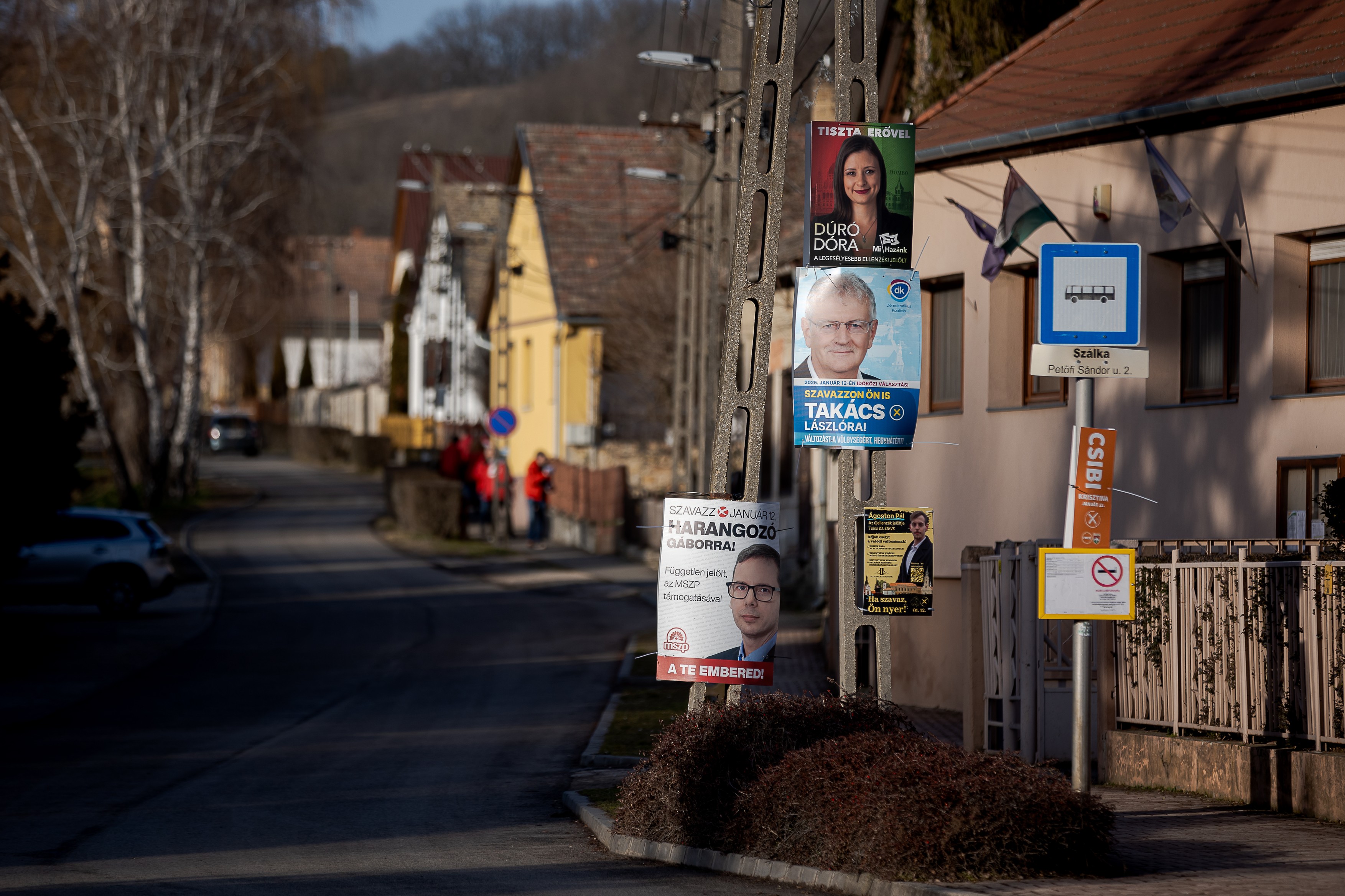 „Dőlnek össze a házak, állva lehet szarni a gazban” – kampányriport az időközi választásra készülő Dombóvárról, ahol a Fidesz „nagyon-nagyon be van ágyazva” 9