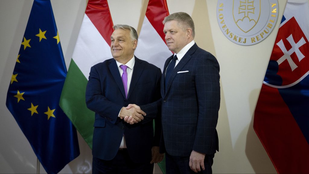 Fico és Orbán együtt szidta Ukrajnát Pozsonyban