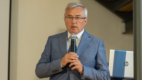 Leadták a parlamenti képviselők a vagyonnyilatkozatokat, éjszaka nyilvánossá válnak