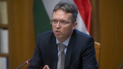 A kulturális tárca feljelentést tett a Zalán János vezette színház gazdálkodása miatt, egy hete mégis kinevezték egy másik színház élére