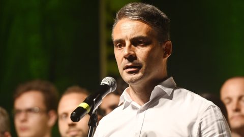 Vége van, Tóni! – Rogán lemondásáért tüntettek Vona Gáborék