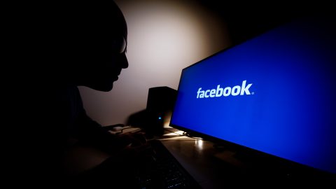 Súlyos hibát találtak a Facebookon, 40 millió forintot kapott a felfedezője