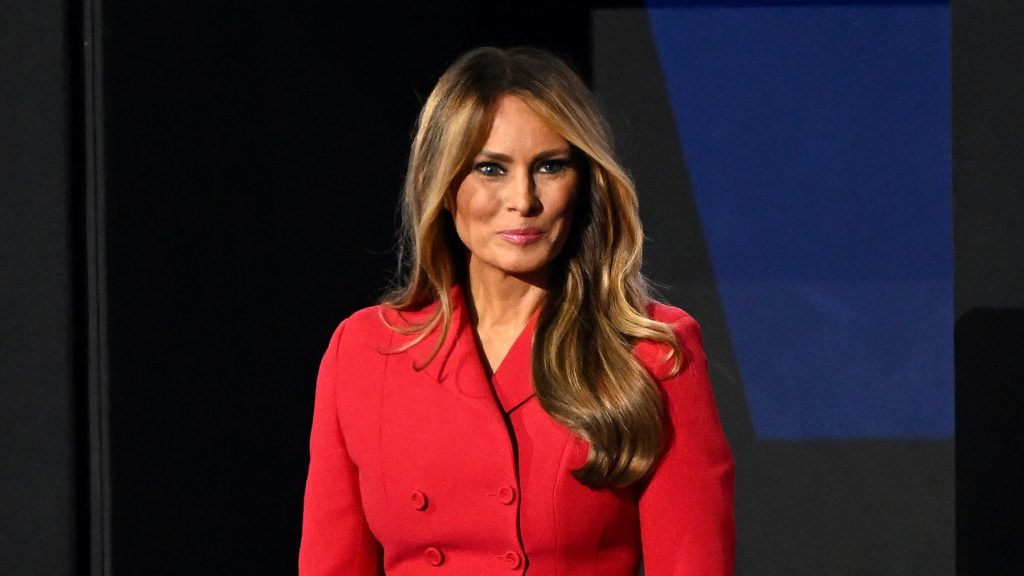 Közzétette a Fehér Ház Melania Trump hivatalos portréját