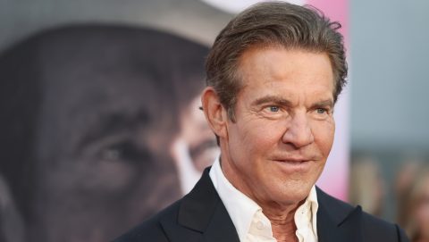 A házából mentette holmijait Dennis Quaid a tűzvész közepette, mikor egy riporter arról kezdte faggatni, mit csinál