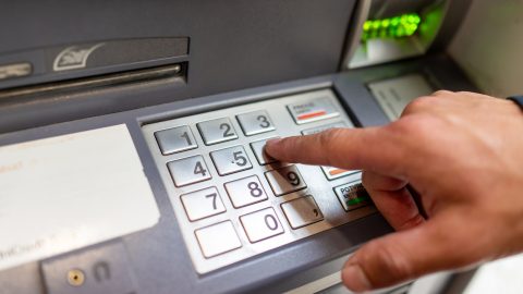 Ennél a banknál már kártya sem kell a készpénzfelvételhez