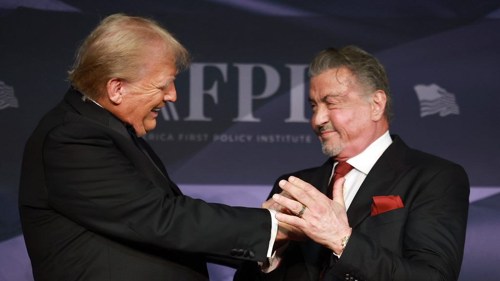 Sylvester Stallone, Mel Gibson és Jon Voight lettek Trump filmügyi nagykövetei