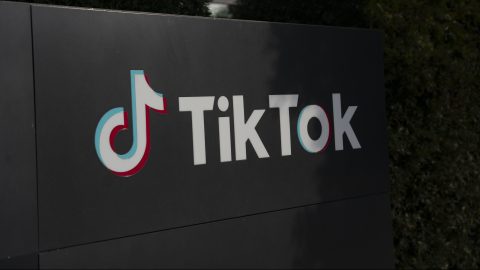 Beperelték a TikTokot, mert kamaszokat kergetett öngyilkosságba