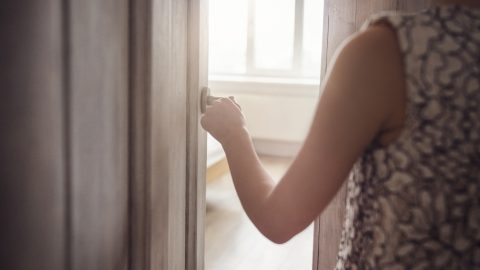 Ezért felejtjük el, mit akartunk csinálni, amint belépünk egy szobába