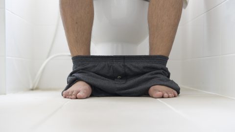 Fekete vizelettel és csontokkal büntet ez a ritka betegség