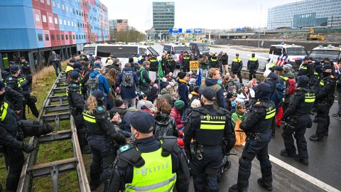 A rendőrségen kötött ki közel 200 klímaaktivista Hollandiában