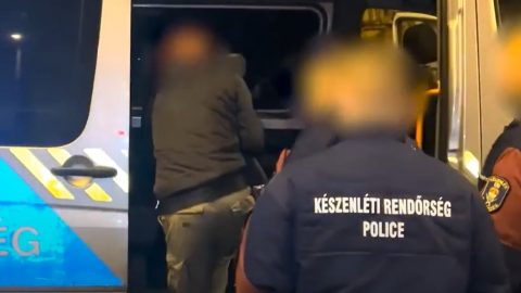 Közteresnek és rendőrnek adta ki magát, és így bírságolt külföldi kamionosokat