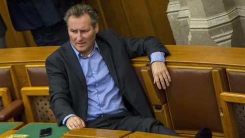 Hadházy: a volt zuglói fideszes polgármester nyerészkedik a zuglói kórház VIP-szolgáltatásán