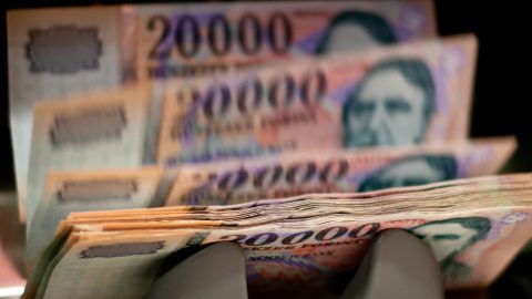 Gyurcsányék tíz százalékkal löknék meg a kisnyugdíjakat