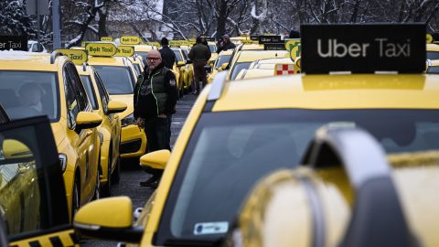 „Erre az utca alkalmatlan” – okafogyottnak tartja a mai tüntetést az Országos Taxis Szövetség