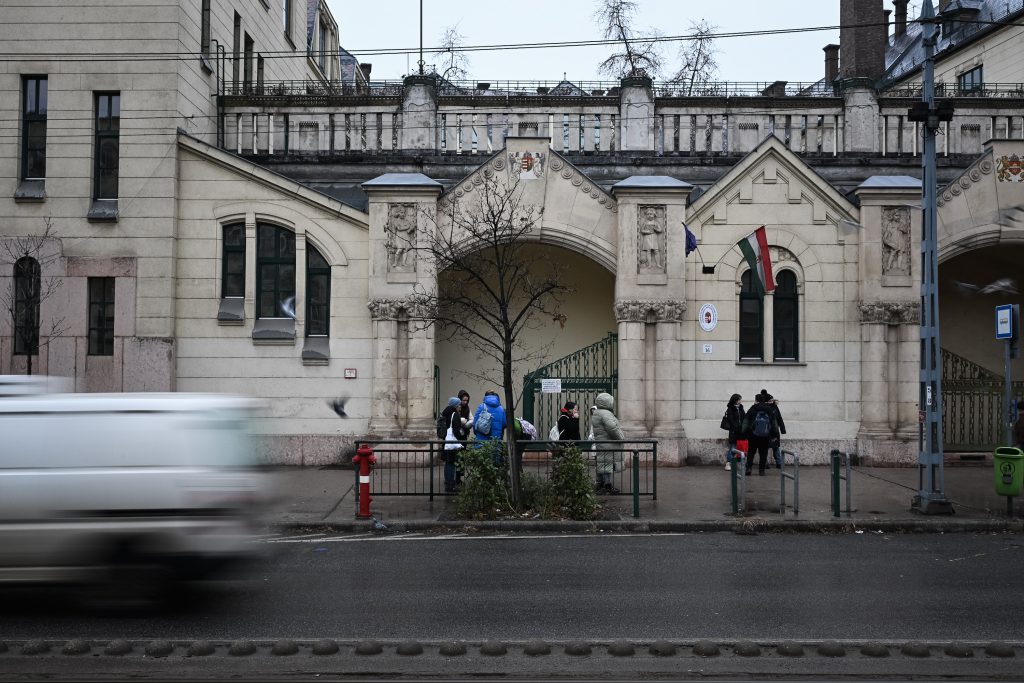 Több száz iskolában volt bombariadó országszerte, ugyanazt a fenyegető levelet kapták az intézmények 2