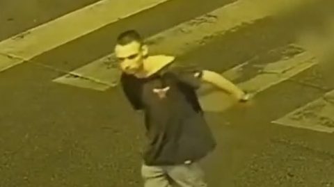 Kiraboltak egy külföldi férfit a Nagymező utcában, őt keresik